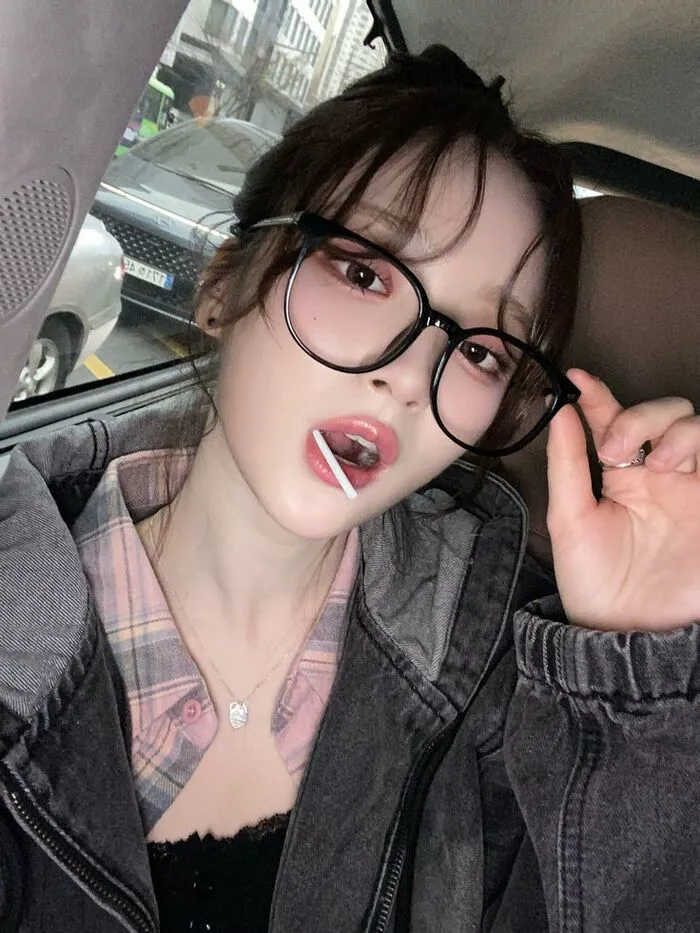 Tổng hợp 188+ ảnh gái xinh đeo kính cực cuốn hút Tổng hợp 188+ ảnh gái xinh đeo kính cực cuốn hút