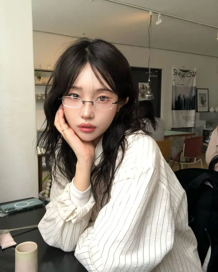 Tổng hợp 188+ ảnh gái xinh đeo kính cực cuốn hút Tổng hợp 188+ ảnh gái xinh đeo kính cực cuốn hút