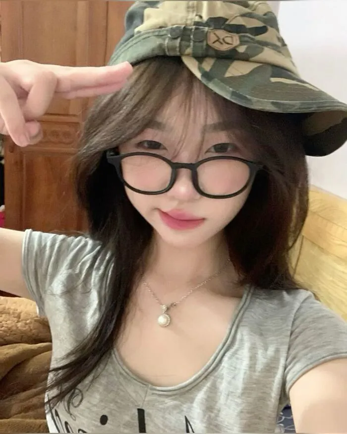 Tổng hợp 188+ ảnh gái xinh đeo kính cực cuốn hút Tổng hợp 188+ ảnh gái xinh đeo kính cực cuốn hút