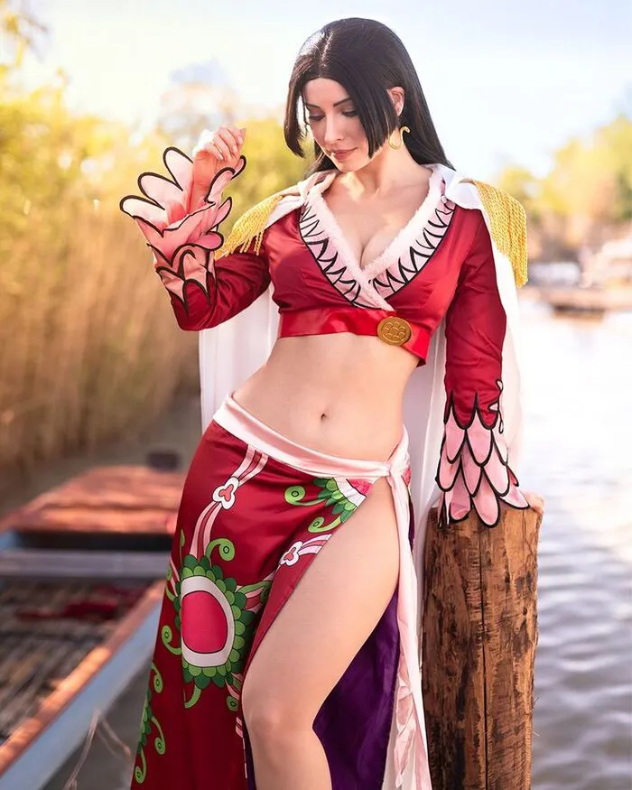 Top 127+ cosplay boa hancock xinh đẹp mê hồn người xem
