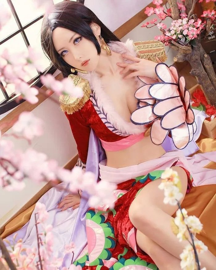 Top 127+ cosplay boa hancock xinh đẹp mê hồn người xem