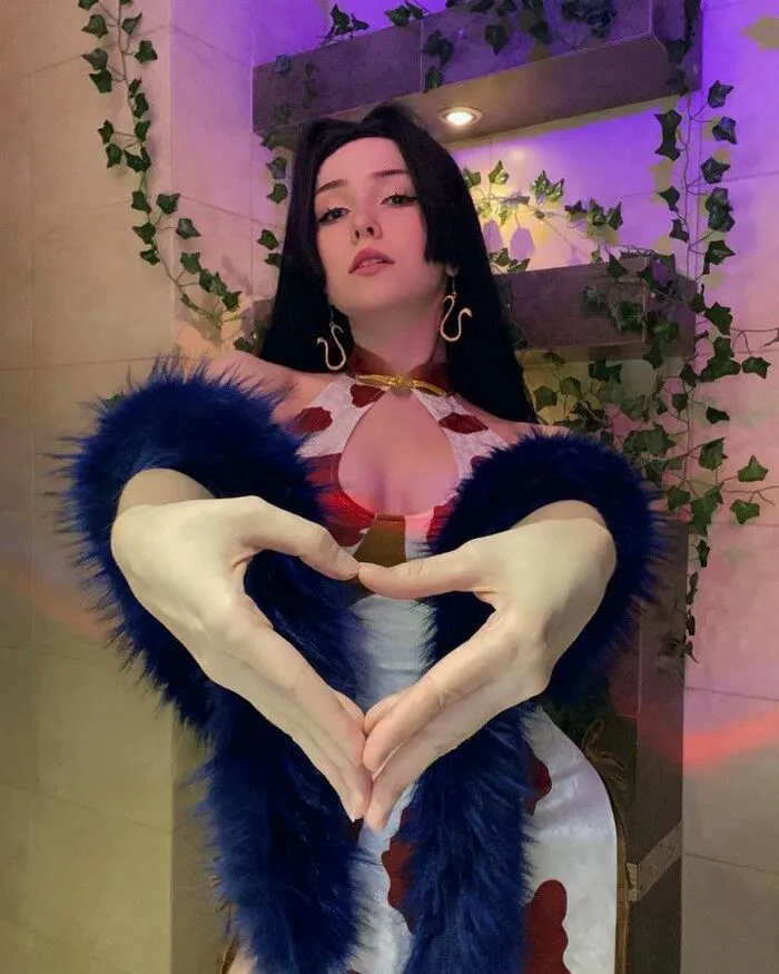 Top 127+ cosplay boa hancock xinh đẹp mê hồn người xem
