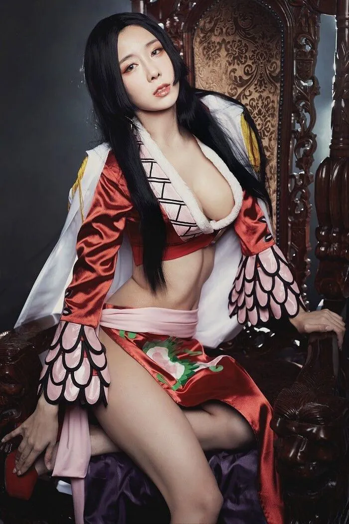 Top 127+ cosplay boa hancock xinh đẹp mê hồn người xem