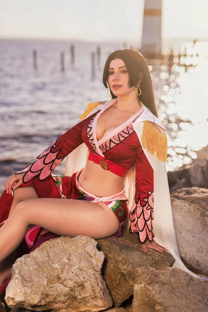 Top 127+ cosplay boa hancock xinh đẹp mê hồn người xem
