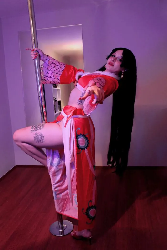 Top 127+ cosplay boa hancock xinh đẹp mê hồn người xem