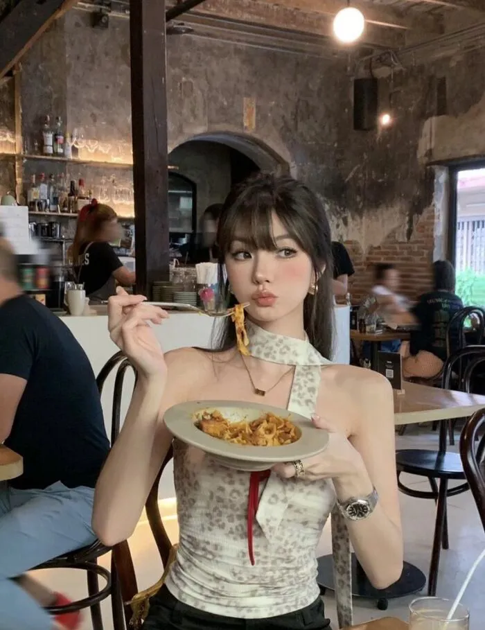 Gợi ý loạt gái xinh 2k3 thu hút mọi ánh nhìn