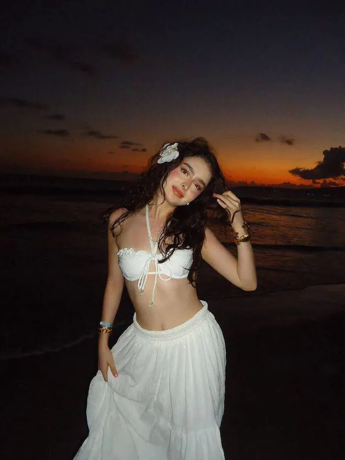 Khám phá nét đẹp rạng ngời qua 145+ gái xinh bikini