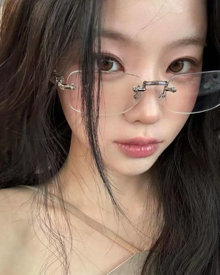Top 123+ gái xinh đeo kính quyến rũ, thần thái hút hồn Top 123+ gái xinh đeo kính quyến rũ, thần thái hút hồn