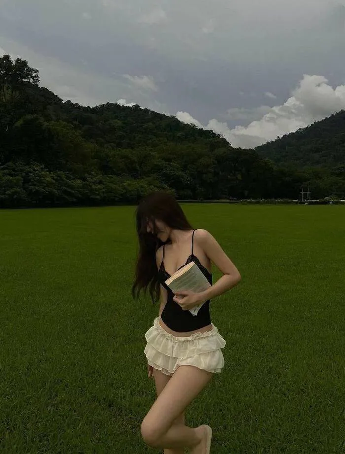 Gái xinh khoe ngực: Khám phá vẻ đẹp quyến rũ với 98+ tuyển tập mới nhất Gái xinh khoe ngực: Khám phá vẻ đẹp quyến rũ với 98+ tuyển tập mới nhất
