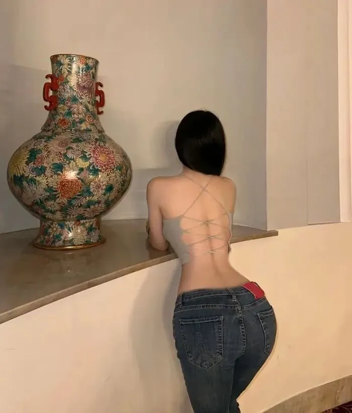 Tuyển tập 185+ gái xinh quay lưng đầy quyến rũ