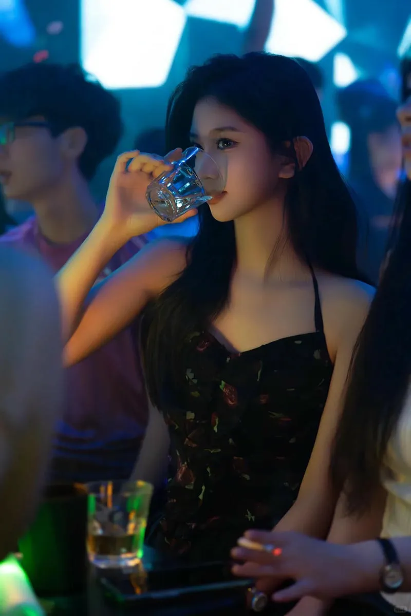 Khám phá 168+ ảnh gái đi bar cuốn hút, nóng bỏng Khám phá 168+ ảnh gái đi bar cuốn hút, nóng bỏng