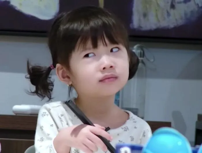 238+ meme liếc biểu cảm độc đáo, giải trí đỉnh cao