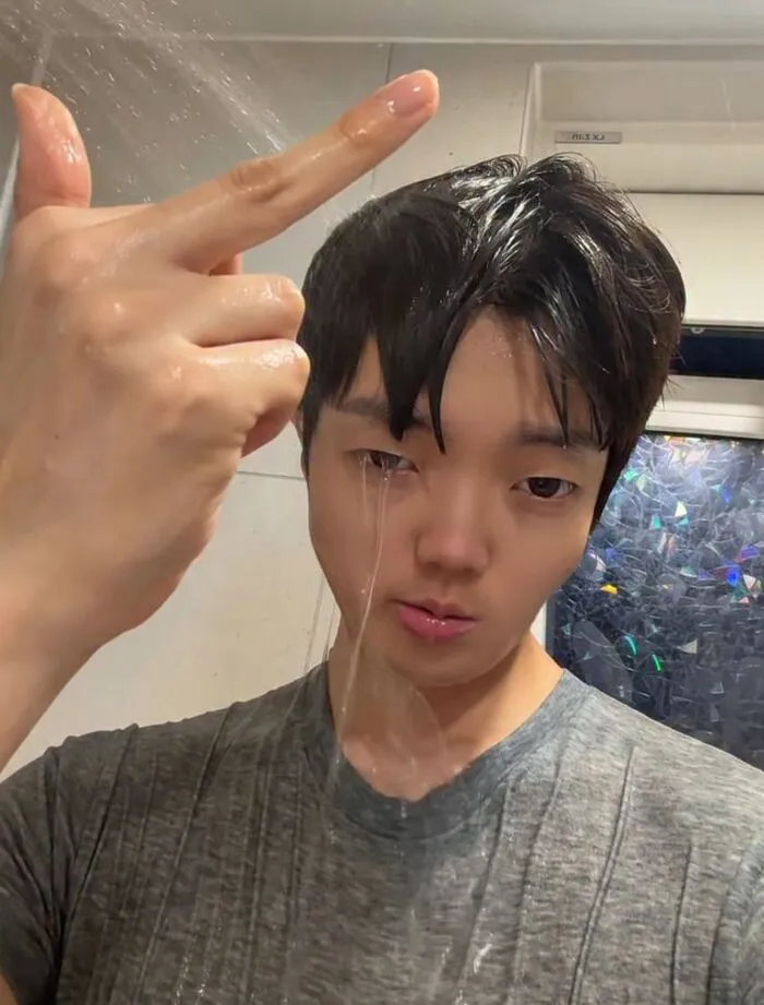 Tổng hợp 187+ ngón giữa meme hài hước nhất mọi thời đại Tổng hợp 187+ ngón giữa meme hài hước nhất mọi thời đại