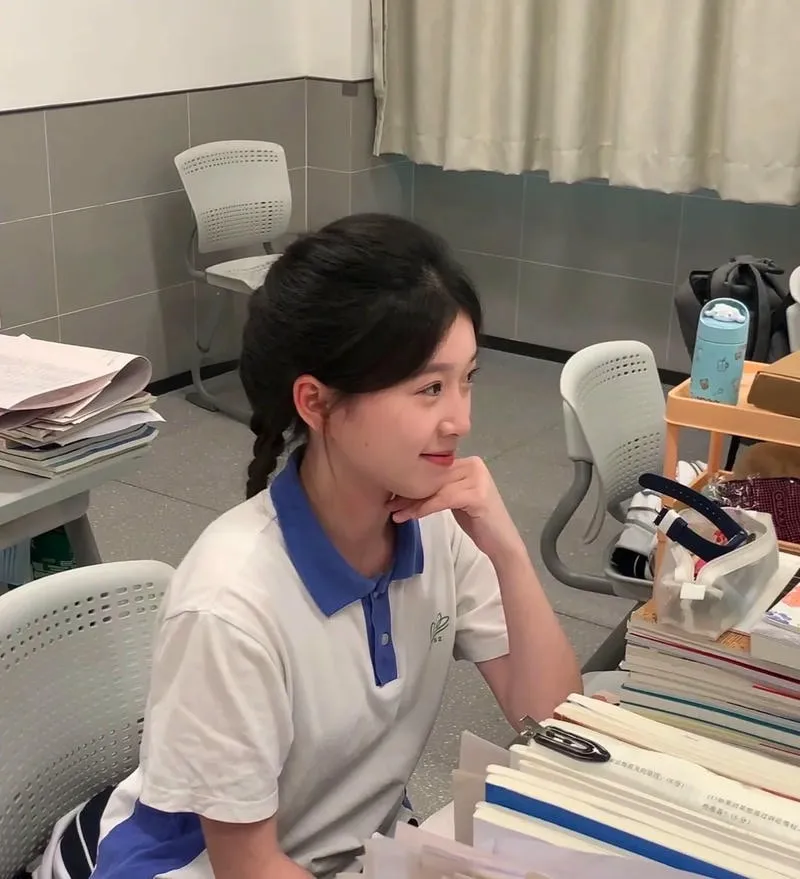 98+ ảnh gái học sinh tươi tắn, ngây thơ thu hút mọi ánh nhìn
